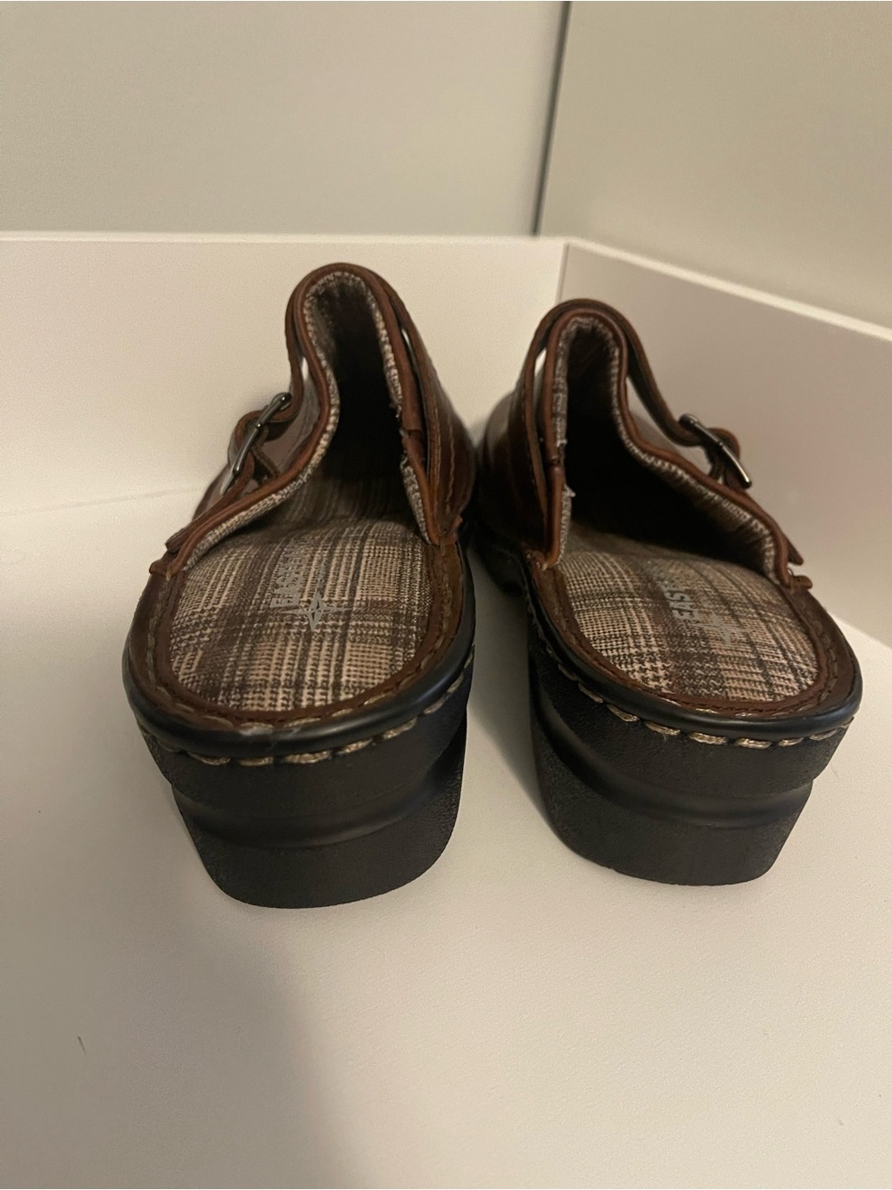 EASTLAND MAE LEATHER CLOGS – SIZE 9 / EU 40 – NEW! - Picture 2 of 8